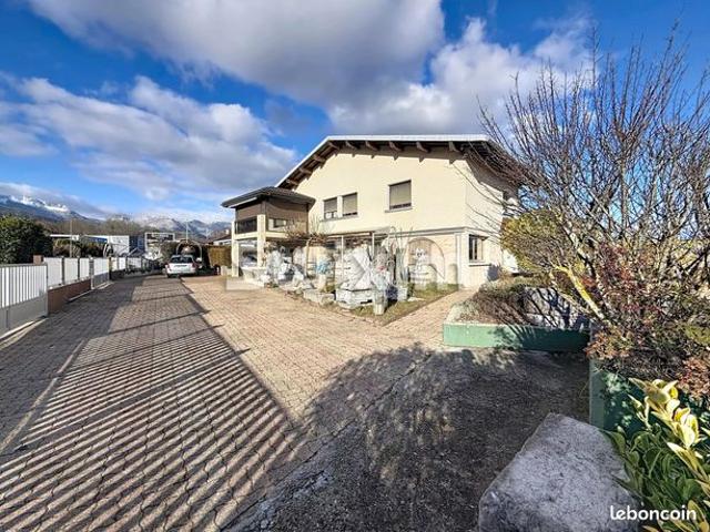 Maison 7 pièces 324 m²