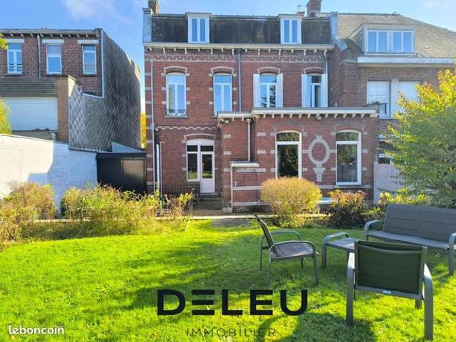 Maison 7 pièces 324 m²