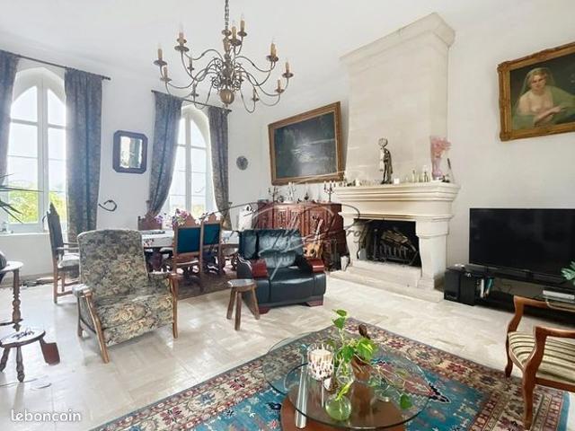 Maison 7 pièces 325 m²