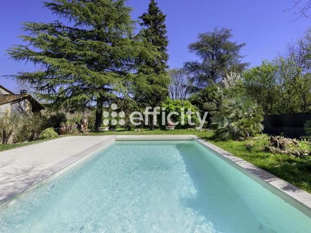 Maison 7 pièces 325 m²