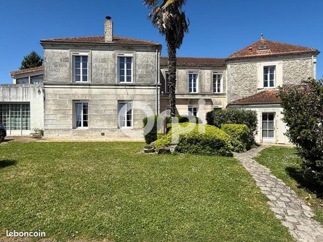 Maison 7 pièces 326 m²