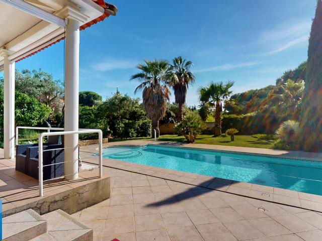 Maison 7 pièces 326 m²