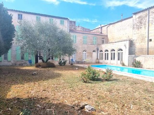 Maison 7 pièces 327 m²