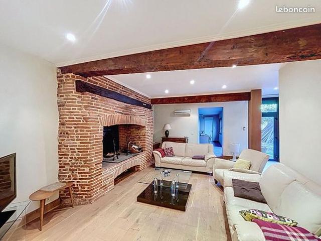 Maison 7 pièces 327 m²