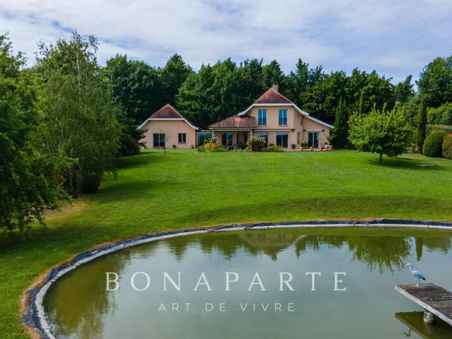 Maison 7 pièces 327 m²