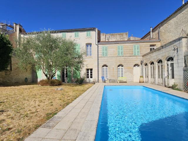 Maison 7 pièces 327 m²