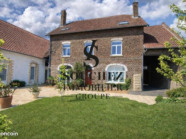 Maison 7 pièces 328 m²
