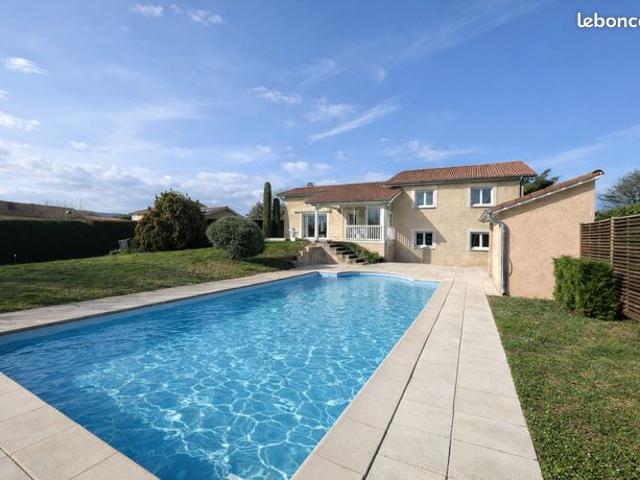 Maison 7 pièces 329 m²