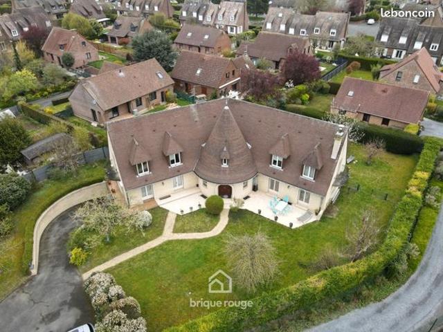 Maison 7 pièces 320 m²