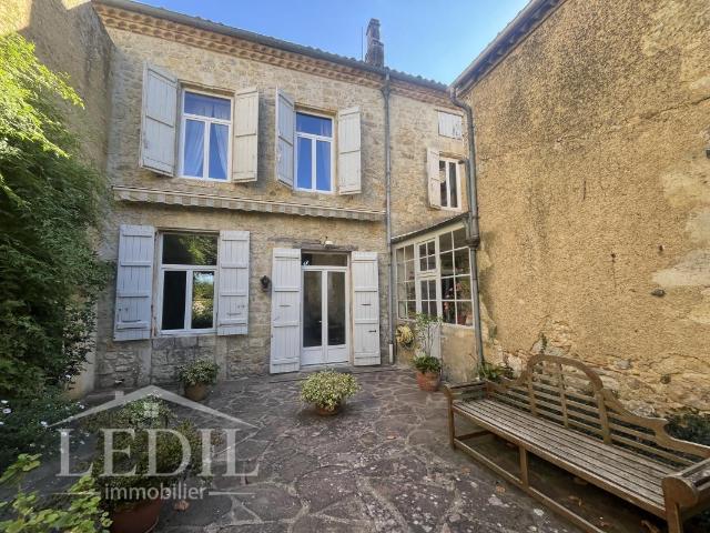 Maison 7 pièces 320 m²