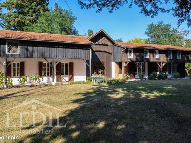 Maison 7 pièces 320 m²