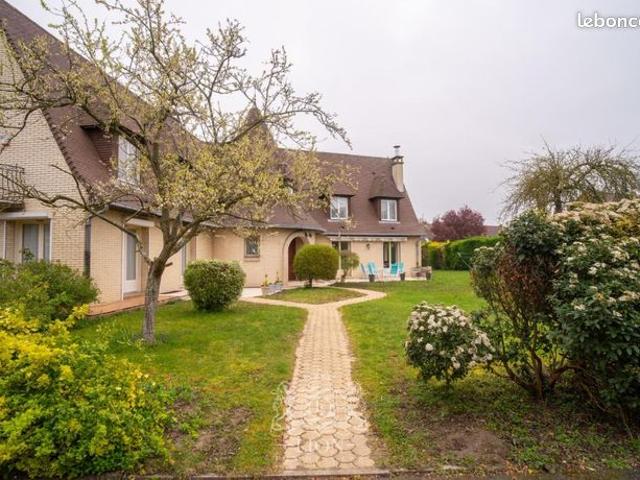 Maison 7 pièces 320 m²