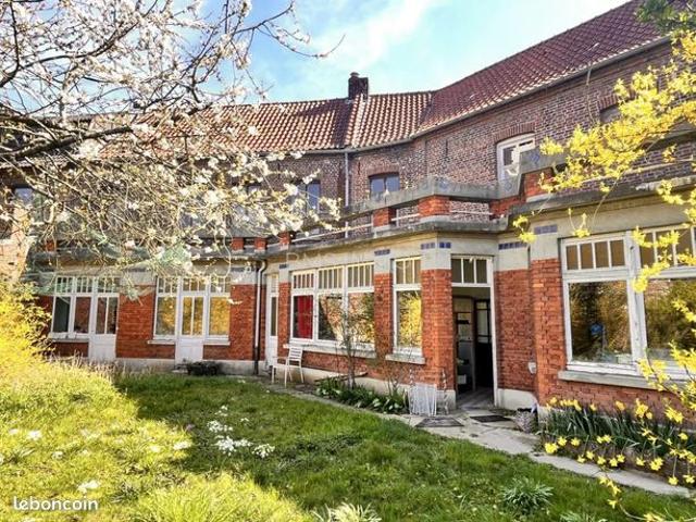 Maison 7 pièces 320 m²