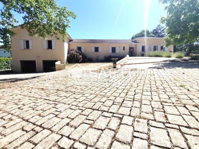 Maison 7 pièces 320 m²