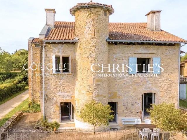 Maison 7 pièces 320 m²