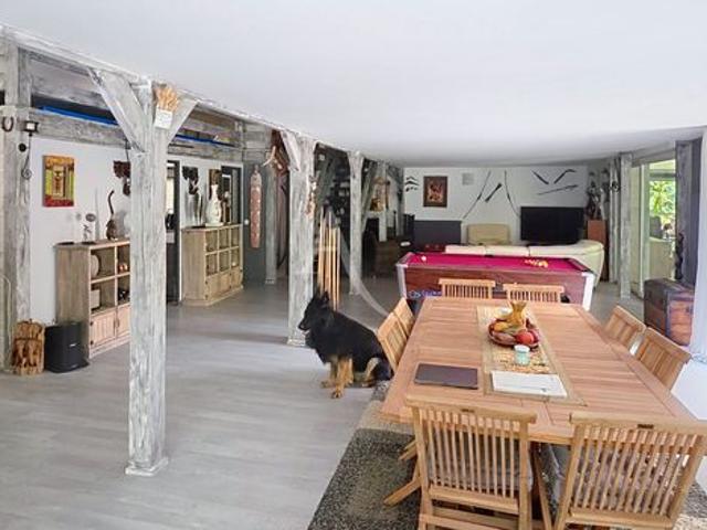 Maison 7 pièces 320 m²