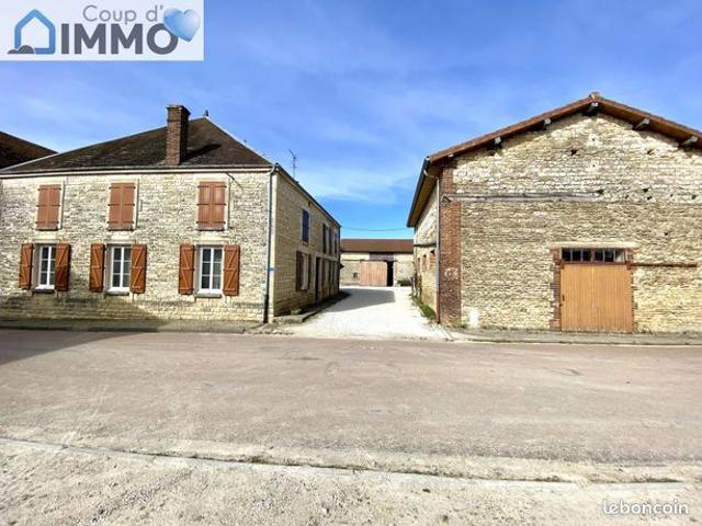 Maison 7 pièces 320 m²