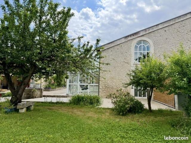 Maison 7 pièces 320 m²