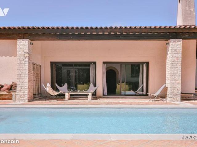 Maison 7 pièces 321 m²