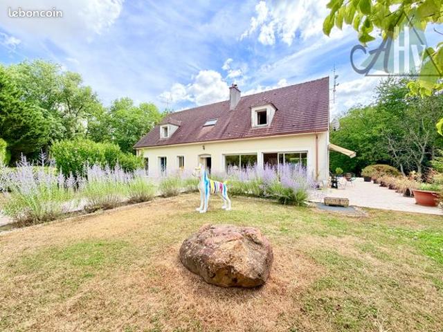 Maison 7 pièces 321 m²