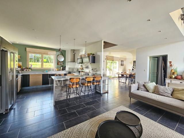 Maison 7 pièces 321 m²