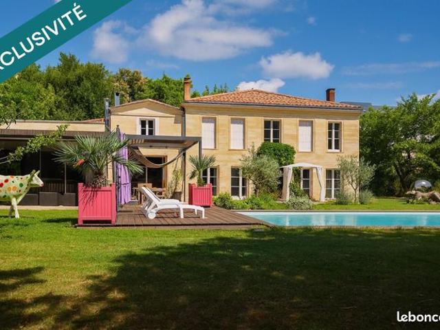 Maison 7 pièces 322 m²