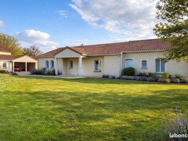 Maison 7 pièces 322 m²