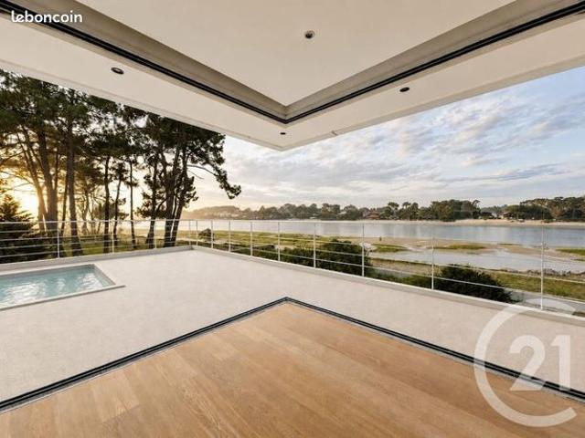 Maison 7 pièces 322 m²
