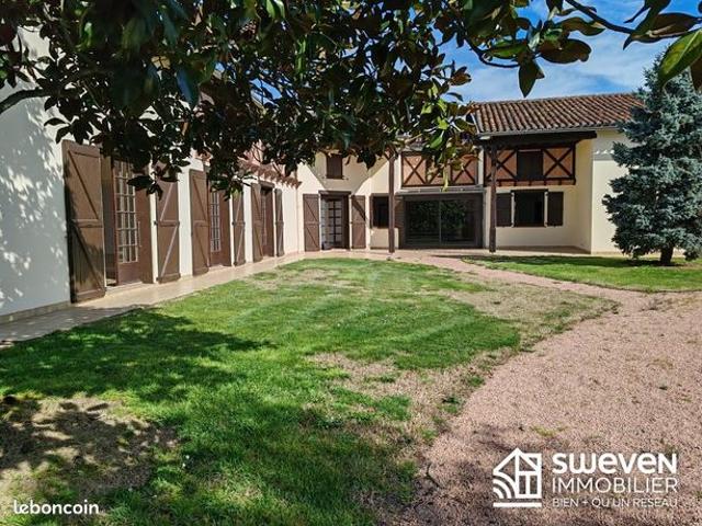 Maison 7 pièces 323 m²