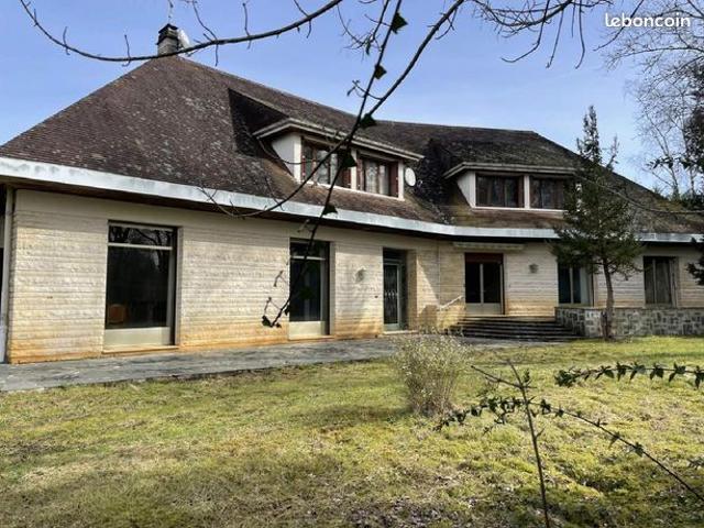 Maison 7 pièces 334 m²