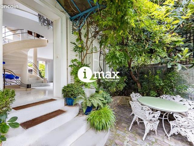 Maison 7 pièces 334 m²