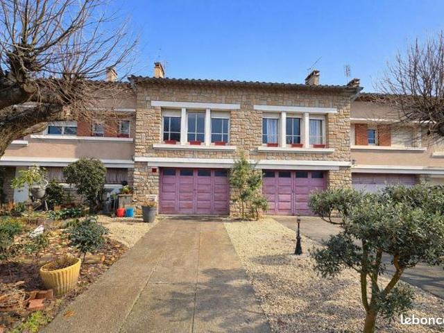 Maison 7 pièces 334 m²