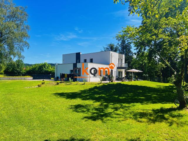 Maison 7 pièces 335 m²