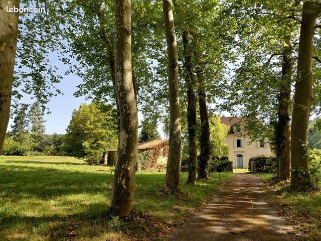 Maison 7 pièces 335 m²
