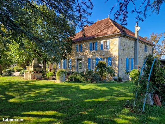 Maison 7 pièces 335 m²