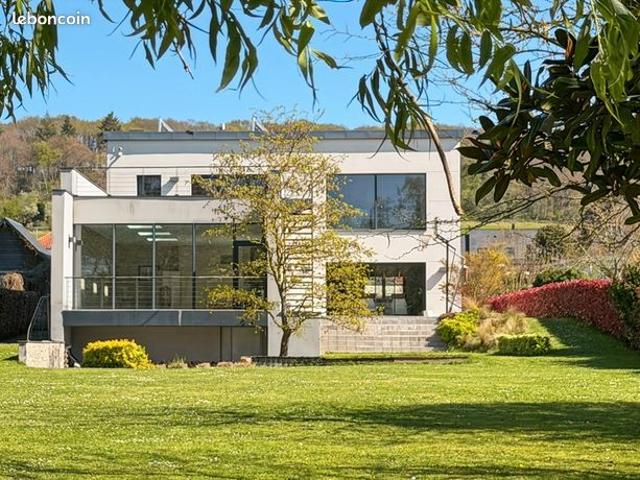Maison 7 pièces 338 m²