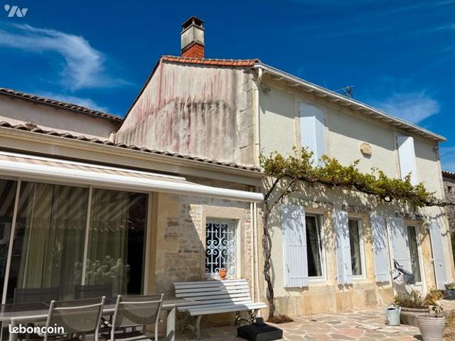 Maison 7 pièces 330 m²