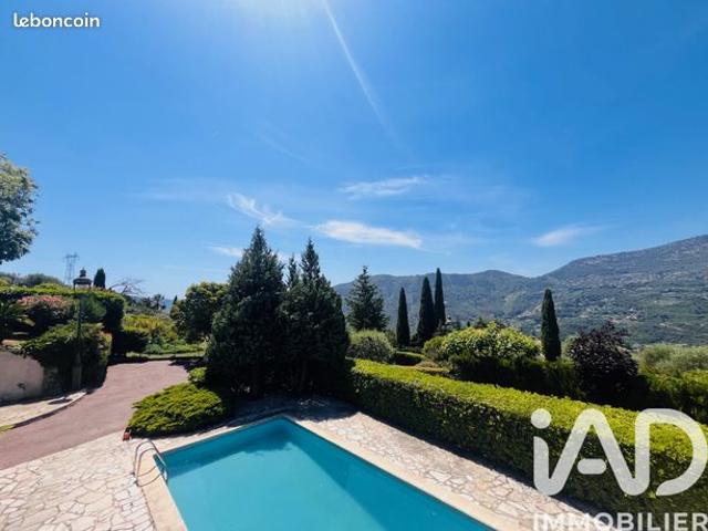 Maison 7 pièces 330 m²