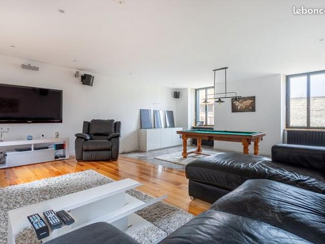 Maison 7 pièces 330 m²