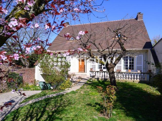 Maison 7 pièces 330 m²