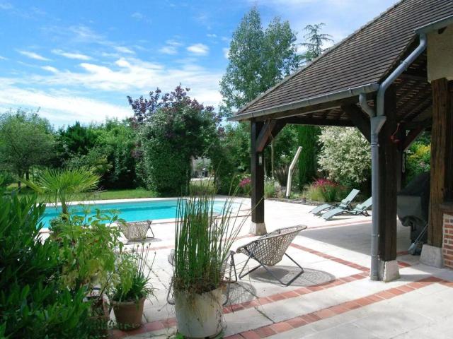 Maison 7 pièces 330 m²