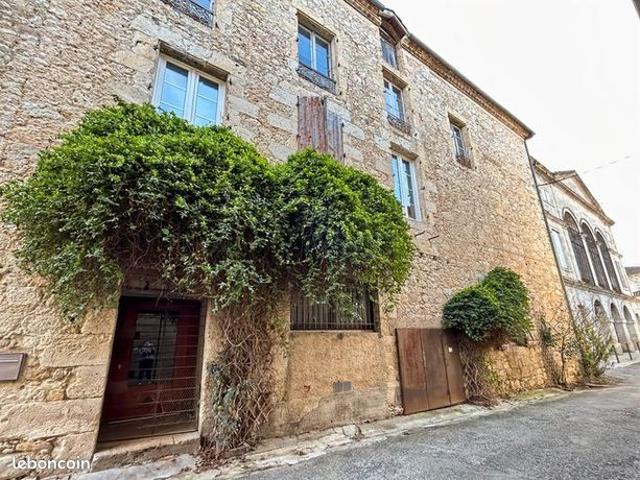 Maison 7 pièces 330 m²