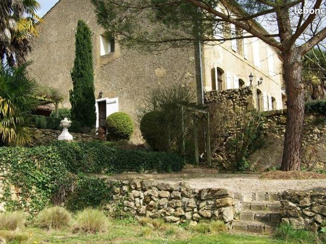 Maison 7 pièces 330 m²