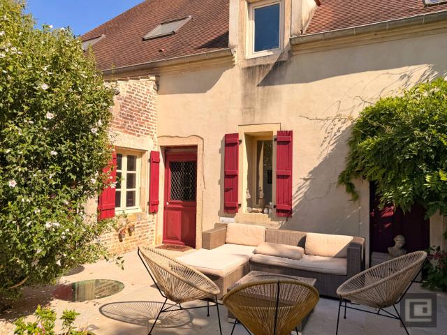 Maison 7 pièces 330 m²