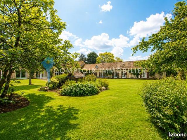 Maison 7 pièces 330 m²