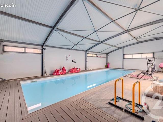 Maison 7 pièces 331 m²