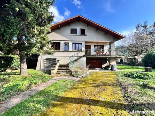 Maison 7 pièces 332 m²