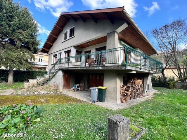 Maison 7 pièces 332 m²