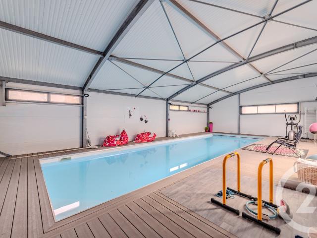 Maison 7 pièces 332 m²