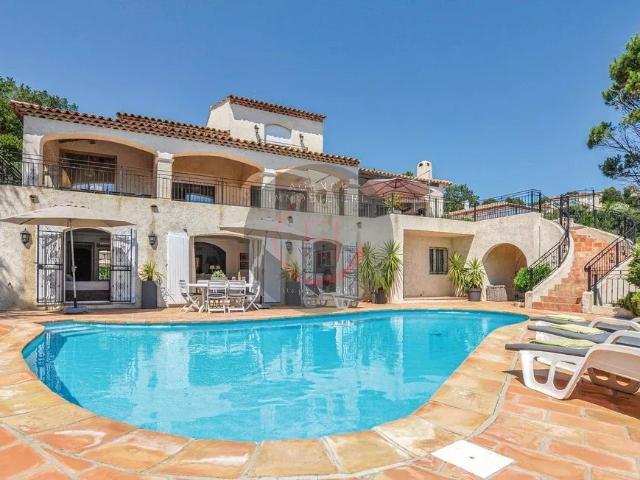 Maison 7 pièces 332 m²